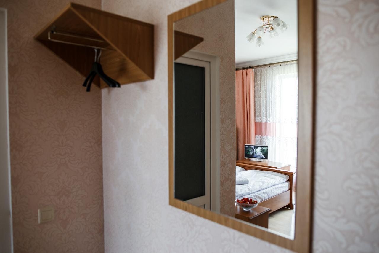 Sweet Home Hostel / Guest House Chernivtsi Exterior foto