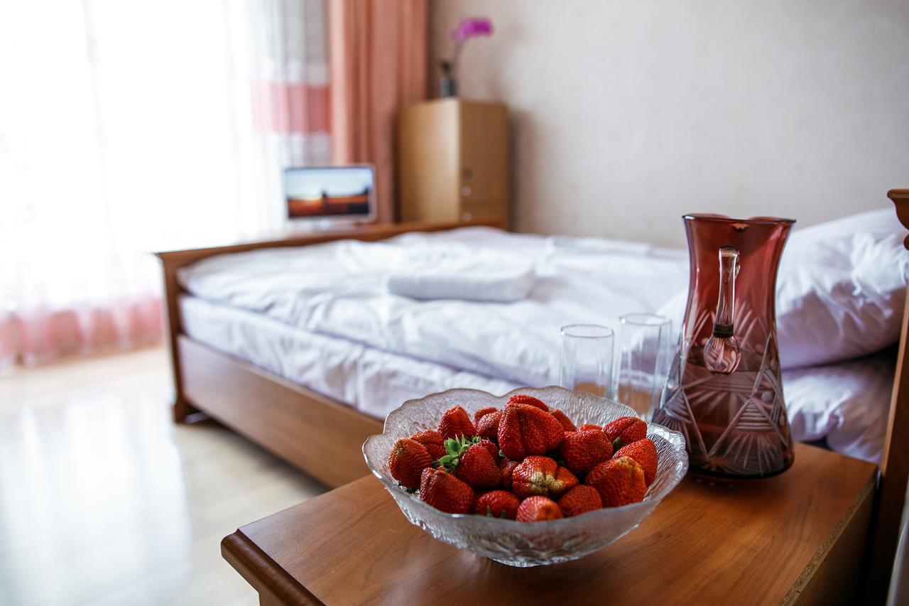 Sweet Home Hostel / Guest House Chernivtsi Exterior foto