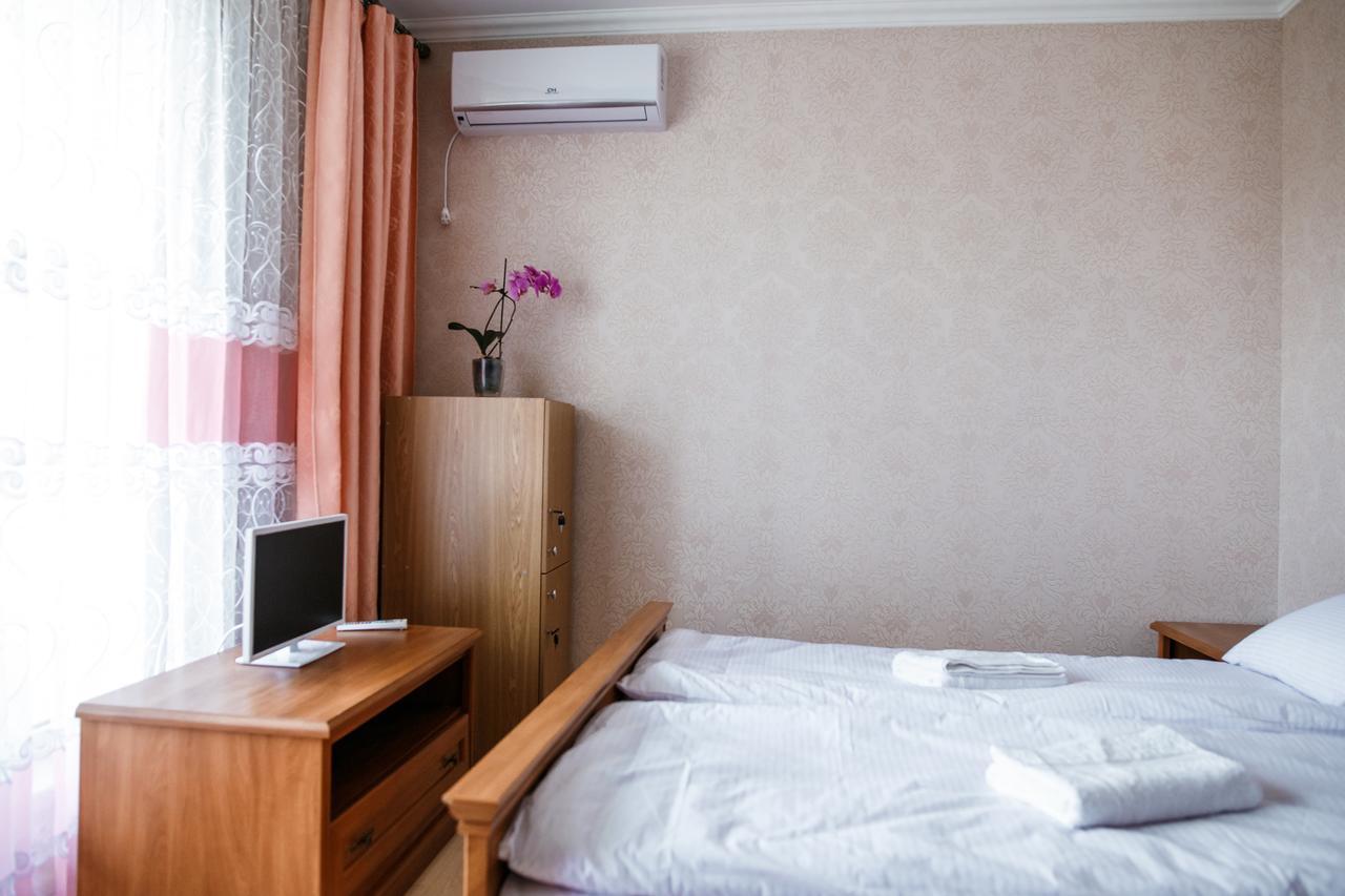 Sweet Home Hostel / Guest House Chernivtsi Exterior foto